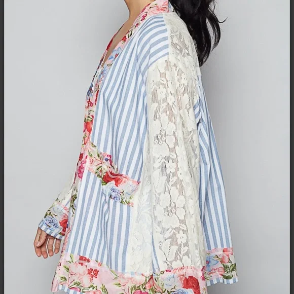 P268–(SHIPPED) POL Blue Striped and Floral Women's Kimono - Picture 2 of 3